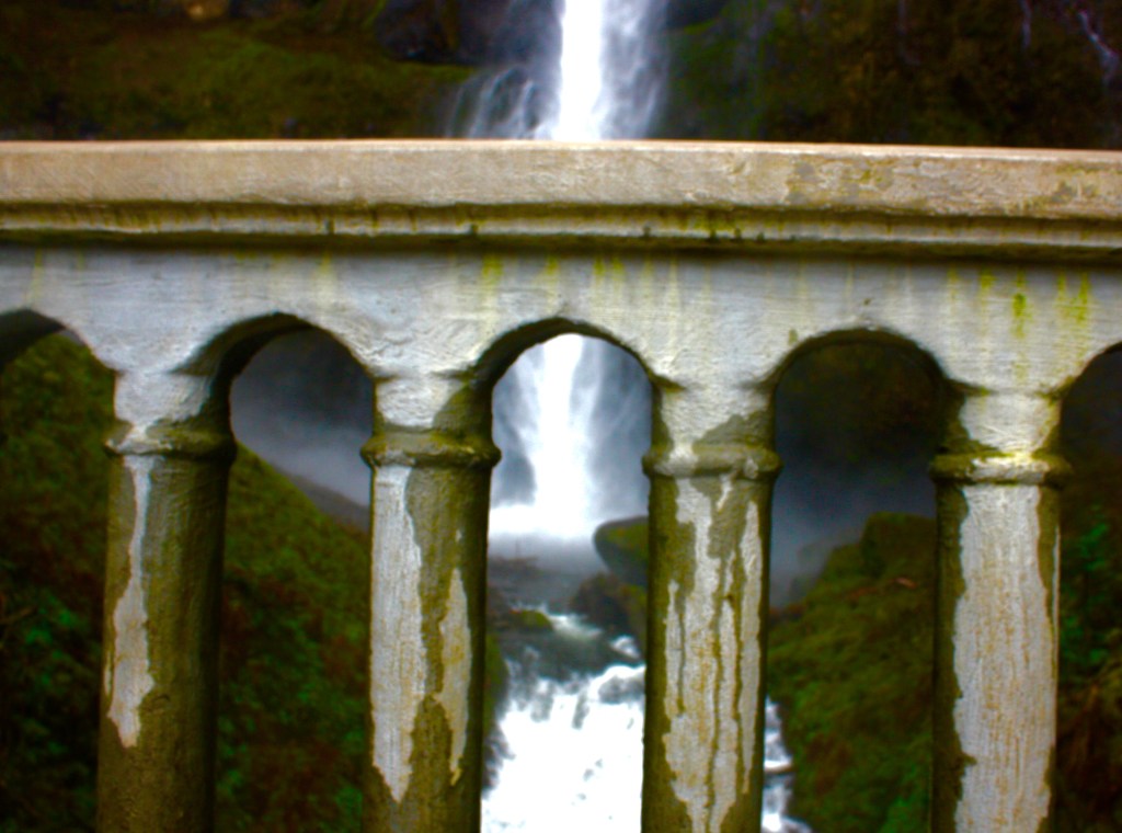 columbia river gorge oregon waterfall